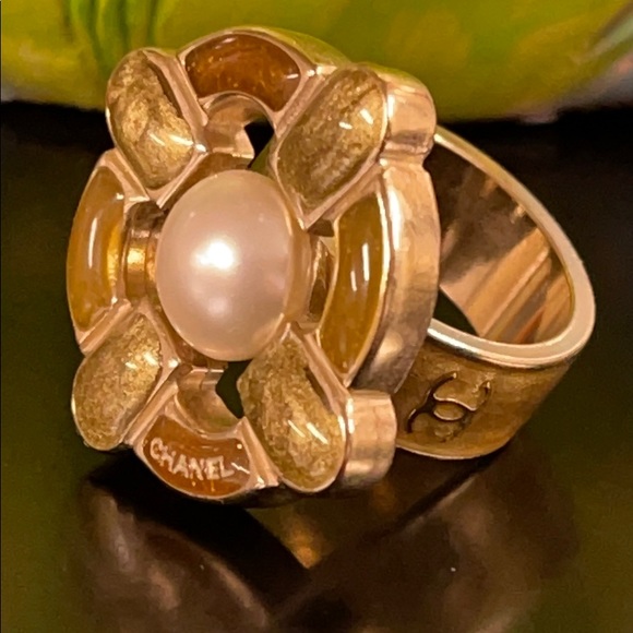 WOW POSHMARK - Authentic CHANEL Supermodel Showstopper Golden Pearl Ring - Picture 6 of 16